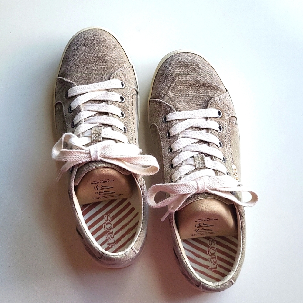 Taos Star sneaker, size 8.5, tan